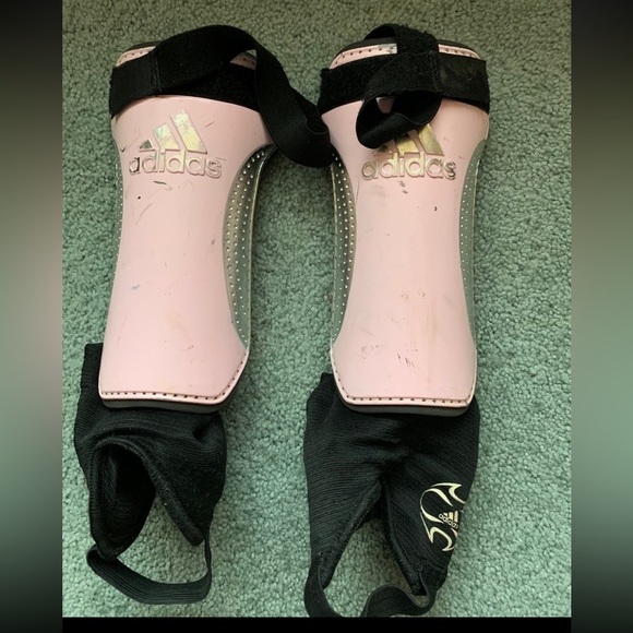Pink Adidas Size Medium Shinguards Soccer Sports Fall Spring Summer - Picture 1 of 2
